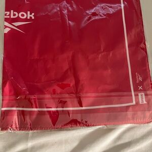 Reebok Red Bravo Con Scarf
